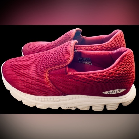 MBT | Speed 17 Running Slip-Ons (7) | Wine - Picture 2 of 7